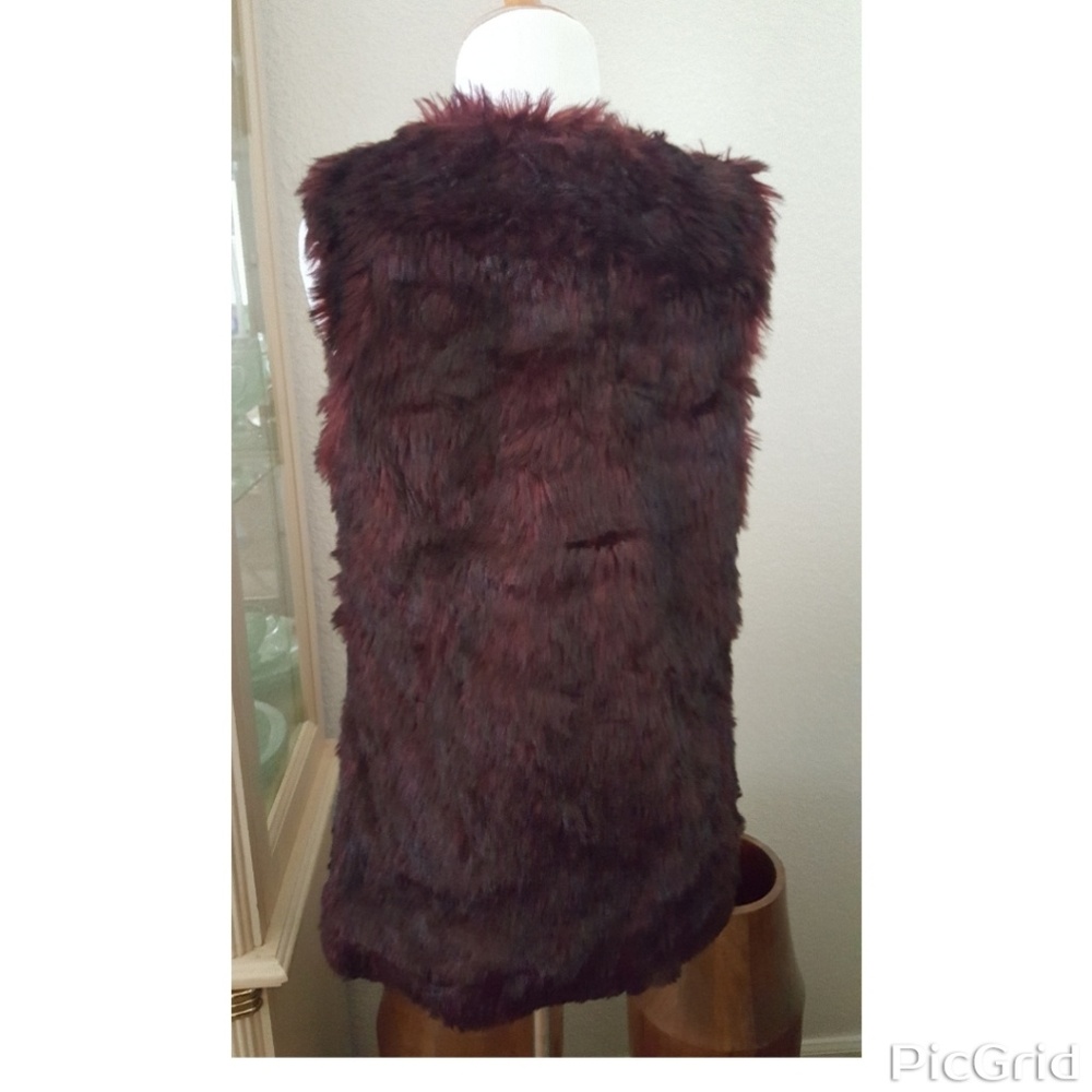 Faux Fur Vest - Picture 2 of 3
